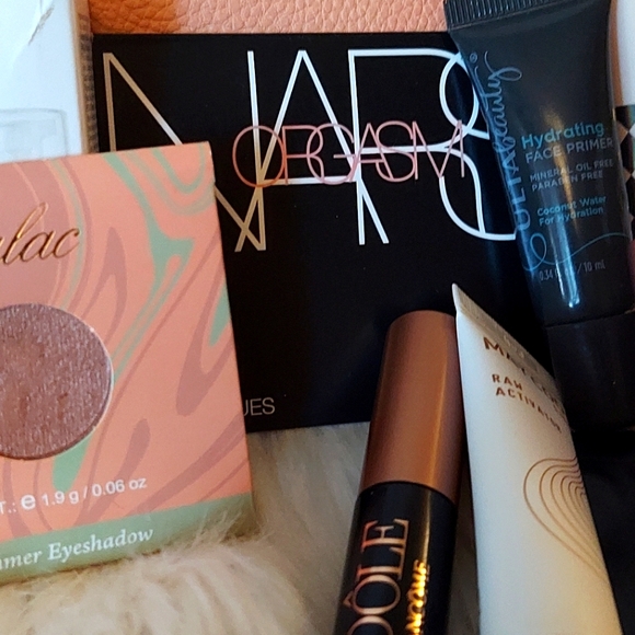 Makeup Bag and Beauty Product Bundle - Picture 2 of 7